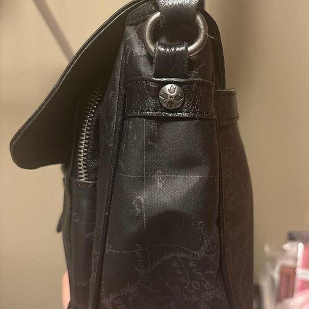 Patricia Nash black crossbody purse. Several compartments. Very versatile - Picture 6 of 10